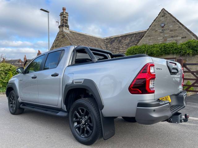 2021 Toyota Hilux 2.8 D-4D Invincible X Double Cab Pickup Auto 4WD Euro 6 (s/s) 4dr
