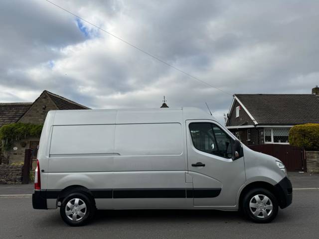 2022 Nissan Interstar 2.3 dCi 35 Tekna FWD L2 H2 Euro 6 4dr