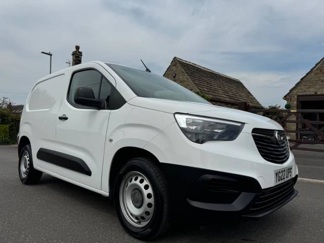 Vauxhall Combo 1.5 Turbo D 2300 Dynamic L1 H1 Euro 6 4dr Panel Van Diesel White