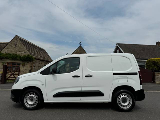 2022 Vauxhall Combo 1.5 Turbo D 2300 Dynamic L1 H1 Euro 6 4dr