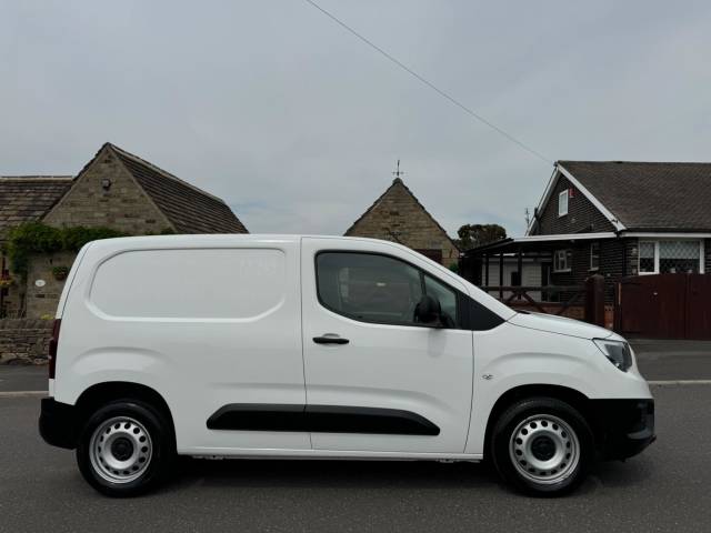 2022 Vauxhall Combo 1.5 Turbo D 2300 Dynamic L1 H1 Euro 6 4dr