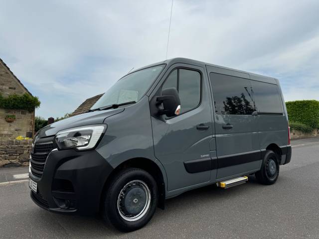 Renault Master 2.3 dCi ENERGY 28 Business Quickshift FWD SWB Euro 6 (s/s) 4dr Window Van Diesel Grey
