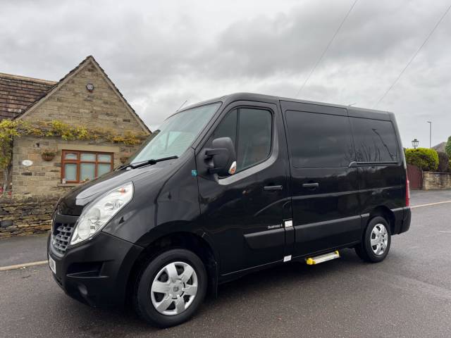 Renault Master 2.3 dCi ENERGY 28 Business+ FWD SWB Euro 6 (s/s) 5dr Window Van Diesel Black