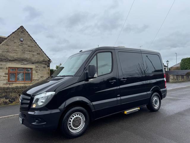 Mercedes-Benz Sprinter 2.1 210 CDi BlueEFFICIENCY Panel Van 4dr Diesel 7G-Tronic RWD L1 (200 g/km, 95 bhp) Window Van Diesel Black