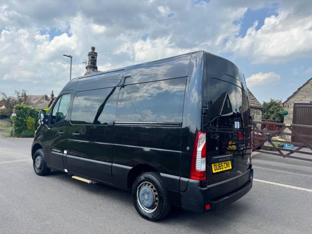 2015 Renault Master 2.3 dCi 33 Business Quickshift FWD MWB Medium Roof Euro 5 5dr