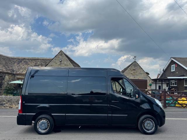 2015 Renault Master 2.3 dCi 33 Business Quickshift FWD MWB Medium Roof Euro 5 5dr