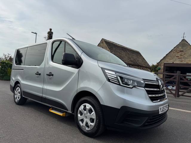 Renault Trafic 2.0 dCi Blue SL30 Advance EDC L1 H1 Euro 6 (s/s) 5dr Window Van Diesel Grey