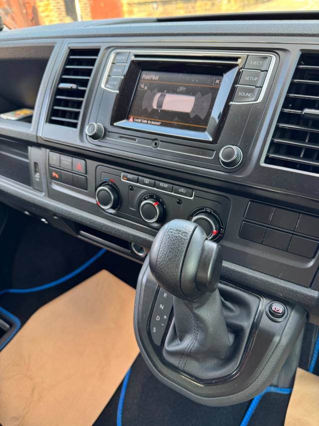 2018 Volkswagen Transporter Shuttle 2.0 TDI BlueMotion Tech SE DSG FWD LWB Euro 6 (s/s) 5dr