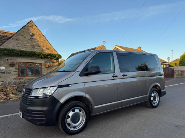 Volkswagen Transporter Shuttle 2.0 TDI S SWB Euro 6 (s/s) 5dr Minibus Diesel Beige