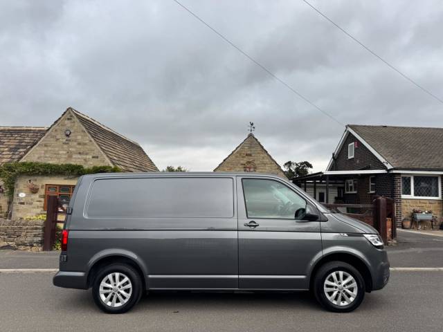 2022 Volkswagen Transporter 2.0 TDI T30 Highline DSG FWD SWB Euro 6 (s/s) 5dr