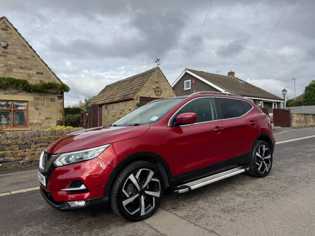 Nissan Qashqai 1.5 dCi Tekna Euro 6 (s/s) 5dr SUV Diesel Red